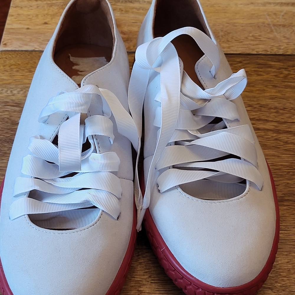 Off white walking shoea